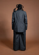 Peu suit
